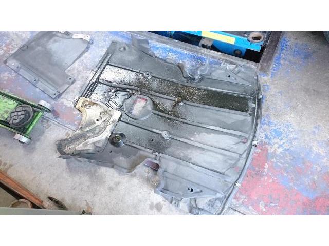 ＢＭＷ　３シリーズ　エンジン関連修理・整備　　タイヤネット購入　持込タイヤ交換　タイヤ交換　車検整備　　輸入車修理・板金塗装・車検整備　伊丹市　尼崎市　宝塚市　川西市　西宮市　神戸市　豊中市　大阪　お客様歓迎　代車無料