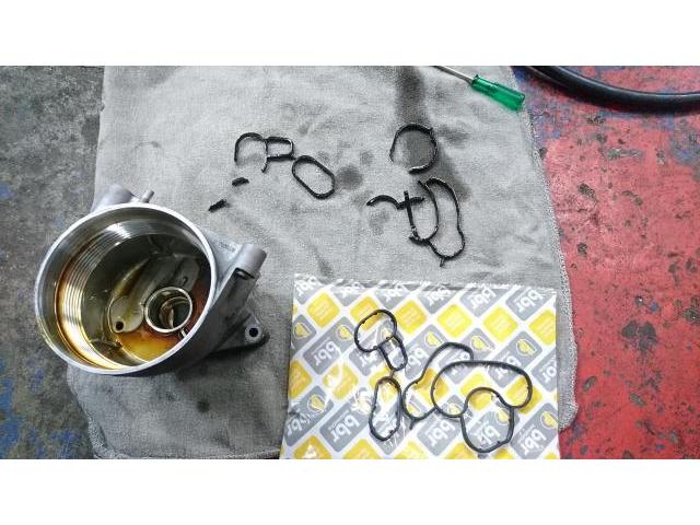 ＢＭＷ　３シリーズ　エンジン関連修理・整備　　タイヤネット購入　持込タイヤ交換　タイヤ交換　車検整備　　輸入車修理・板金塗装・車検整備　伊丹市　尼崎市　宝塚市　川西市　西宮市　神戸市　豊中市　大阪　お客様歓迎　代車無料