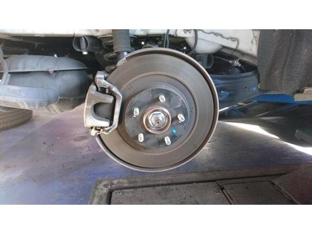 三菱　デリカＤ：５　サスペンション・足回り修理・整備　　タイヤネット購入　持込タイヤ交換　タイヤ交換　車検整備　　輸入車修理・板金塗装・車検整備　伊丹市　尼崎市　宝塚市　川西市　西宮市　神戸市　豊中市　大阪　お客様歓迎　代車無料