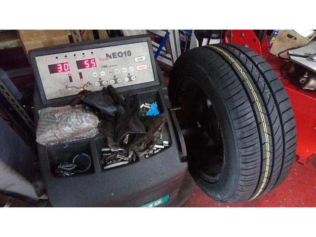 リーフ　ZAA-ZE1　205/55R16　タイヤネット購入　持込タイヤ交換　タイヤ交換　車検整備　　輸入車修理・板金塗装・車検整備　伊丹市　尼崎市　宝塚市　川西市　西宮市　神戸市　豊中市　大阪　お客様歓迎　代車無料