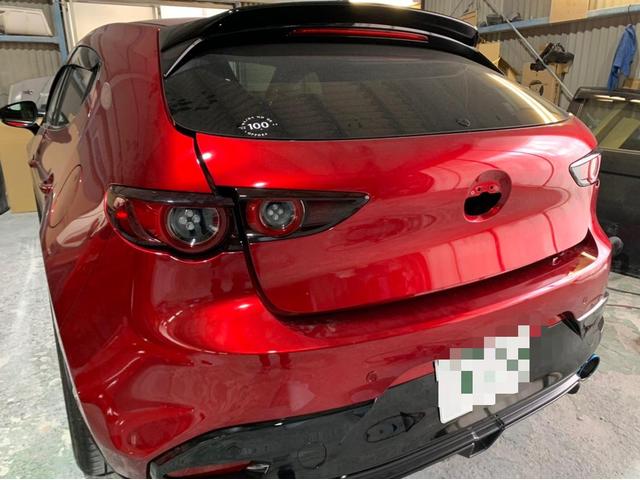 マツダ３　アクセラ　デミオ　キャンディーレッド　ソウルレッド　リアゲートスムージング　ポップアップドア　八尾市　藤井寺市　羽曳野市　大阪市　平野区