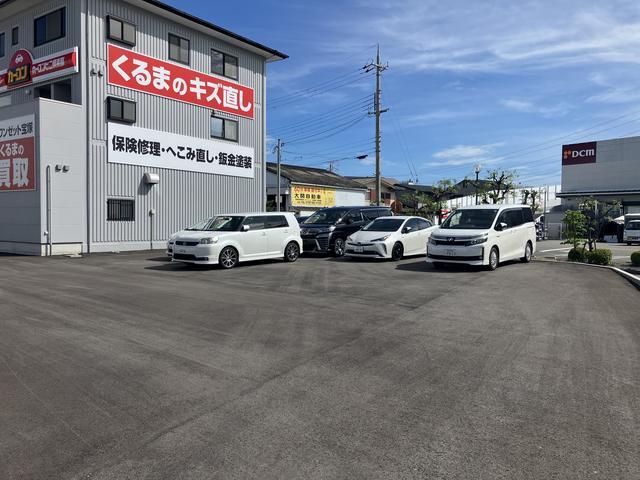 駐車場も広々完備です。駐車が苦手な方も大丈夫ですよ！