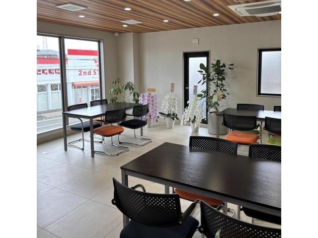 ボルボ　ＸＣ４０　輸入車のバンパー・後ろタイヤ上（クォーター）　キズ・へこみ直し　宝塚市