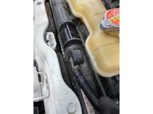 ＮＶ３５０キャラバンバン　メンテナンス・日常点検　整備　ラジエータ交換　ベルト交換　和泉市　ボディーショップ下平