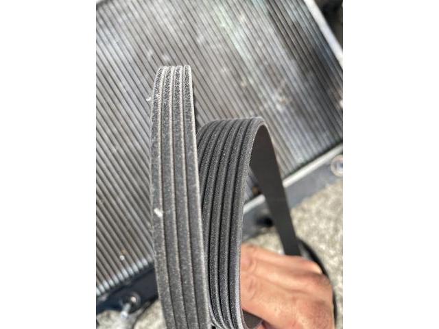 ＮＶ３５０キャラバンバン　メンテナンス・日常点検　整備　ラジエータ交換　ベルト交換　和泉市　ボディーショップ下平