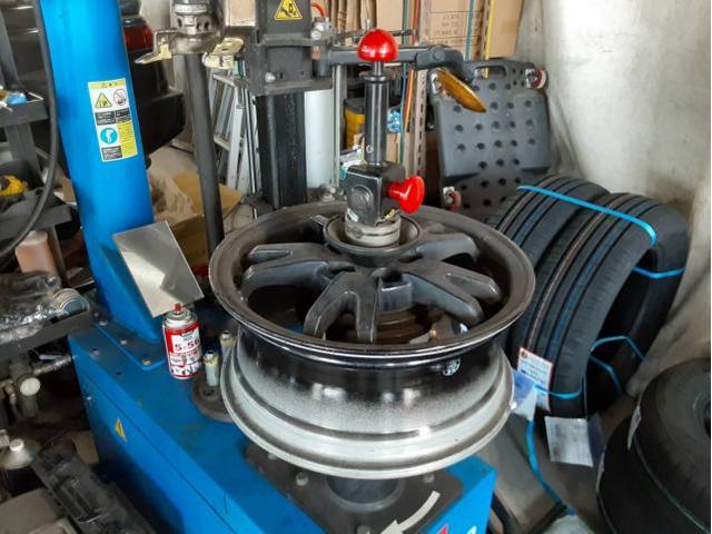 TOYOTA　プリウス　30プリウス　タイヤ交換　ヒビ割れ　管理車　エコカー　持込タイヤ大歓迎　タイヤ交換得意　タイヤ交換プロショップ　カーショップワンプライス