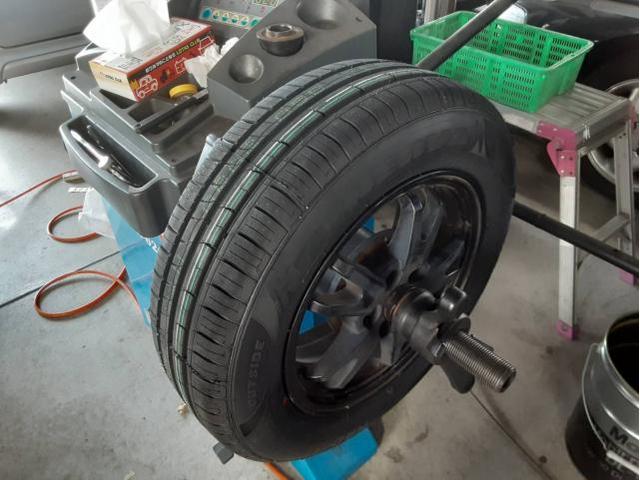 TOYOTA　プリウス　30プリウス　タイヤ交換　ヒビ割れ　管理車　エコカー　持込タイヤ大歓迎　タイヤ交換得意　タイヤ交換プロショップ　カーショップワンプライス