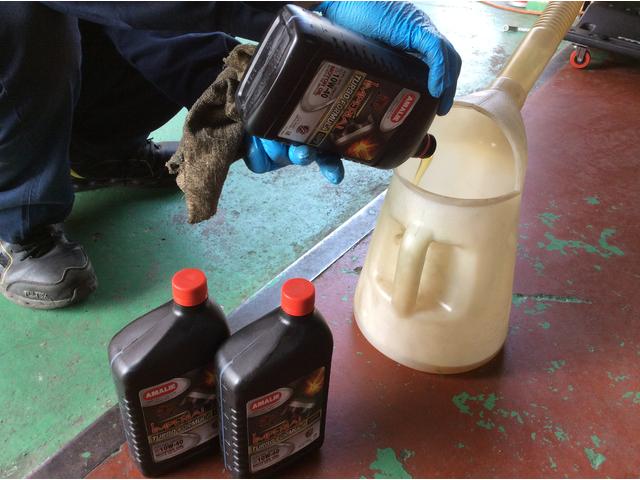 サンバーのオイル、オイルエレメント交換です!