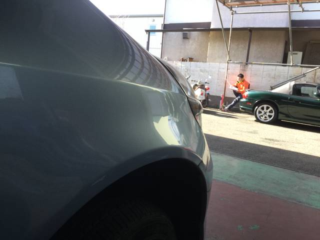 フェンダー交換のフィットです。