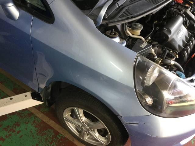 フェンダー交換のフィットです。