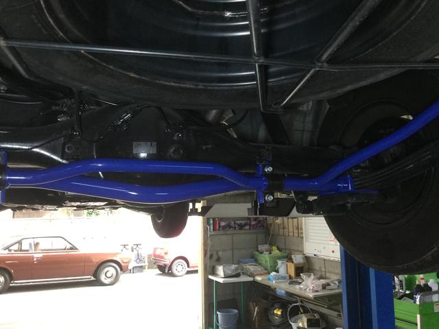 リヤスタビライザー取付のハイエースです。