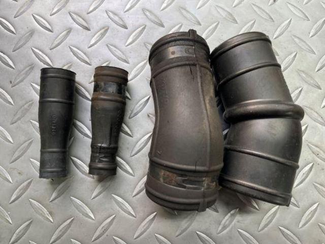 ボルボ　XC70　ガソリン漏れ　フューエルホース交換