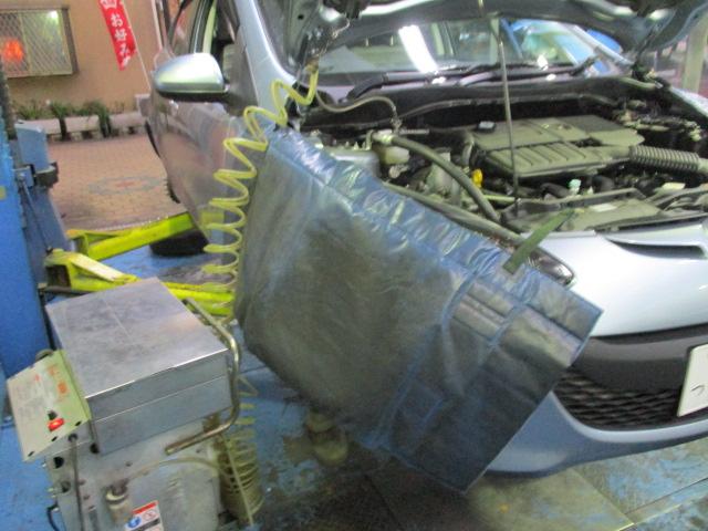 【車検】マツダ　デミオ　ブレーキフルード交換　大阪市大正区