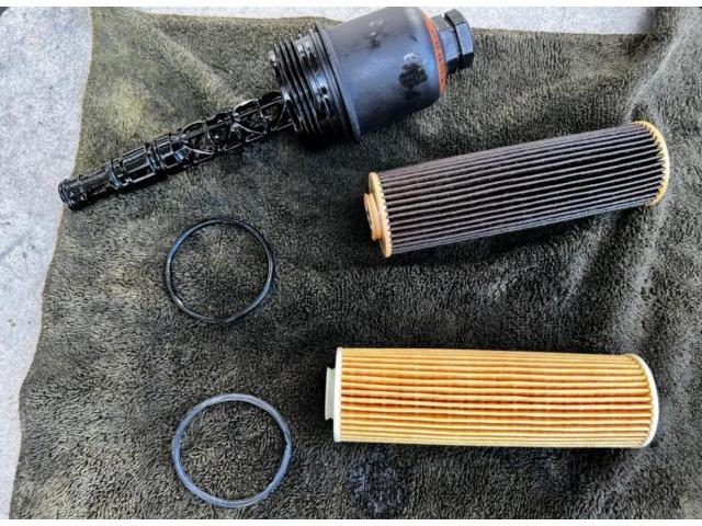 ベンツ　W204 Cクラス オイル交換　エレメント交換　オイルフィルター交換　大阪市　羽曳野市　藤井寺市　富田林市　八尾市　堺市