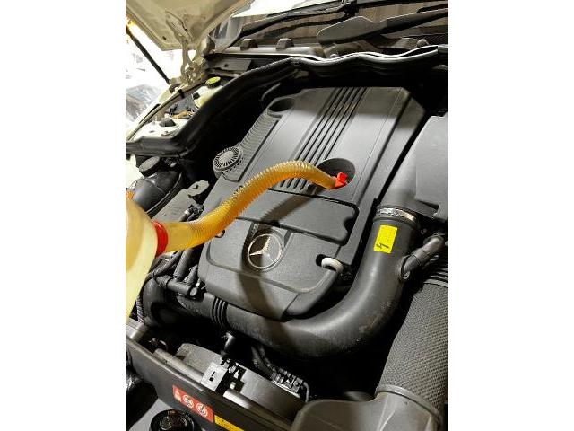 ベンツ W204 Cクラス オイル交換 エンジンオイル交換 大阪市 羽曳野市 藤井寺市 富田林市 八尾市 堺市