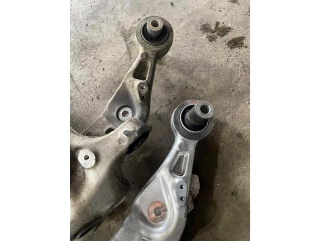 レクサス　LS460 前期　ロアアーム交換　大阪市　羽曳野市　藤井寺市　富田林市　八尾市　堺市
