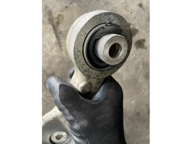 レクサス　LS460 前期　ロアアーム交換　大阪市　羽曳野市　藤井寺市　富田林市　八尾市　堺市
