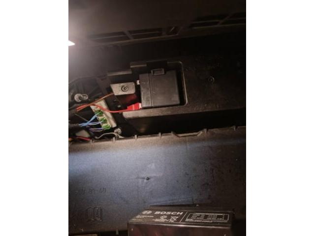 メルセデス・ベンツ　W246 Ｂクラス　B180 バックアップバッテリー　交換　サブバッテリー　バックアップバッテリー故障　関西　近畿　大阪府　大阪市　羽曳野市　藤井寺市　富田林市　八尾市　堺市　美原区
