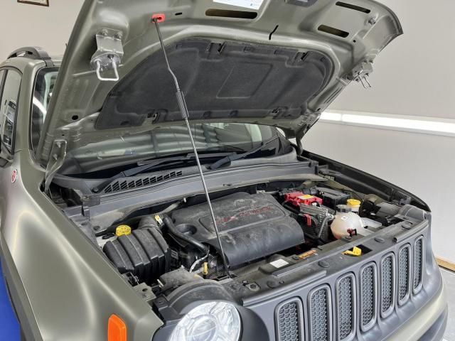 JEEP　レネゲード　車検整備　エンジンオイル交換　オイルフィルター交換　ブレーキフルード交換　タイヤローテーション　株式会社ワイズ 無料代車　当日車検OK　岸和田　和泉　泉佐野　堺　貝塚　忠岡　高石　熊取