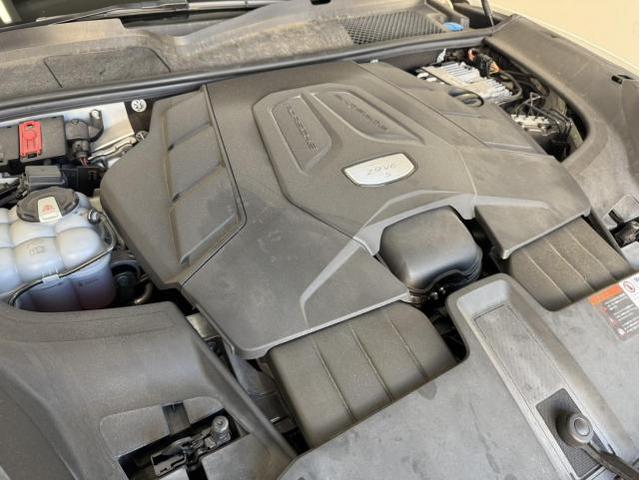 ポルシェ　カイエン　車検整備　エンジンオイル　オイルフィルター　エアコンフィルター　タイヤ４本　空気圧センサー　ブレーキフルード交換　株式会社ワイズ　岸和田輸入車整備　PORSCHE　大阪　堺市　和泉　高石　泉大津　貝塚　泉佐野　