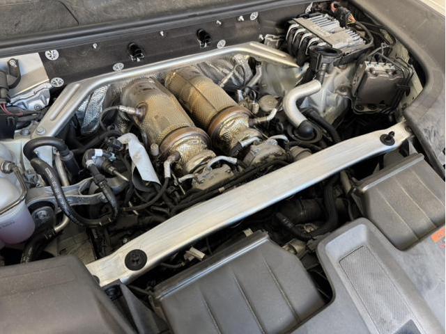 ポルシェ　カイエン　車検整備　エンジンオイル　オイルフィルター　エアコンフィルター　タイヤ４本　空気圧センサー　ブレーキフルード交換　株式会社ワイズ　岸和田輸入車整備　PORSCHE　大阪　堺市　和泉　高石　泉大津　貝塚　泉佐野　