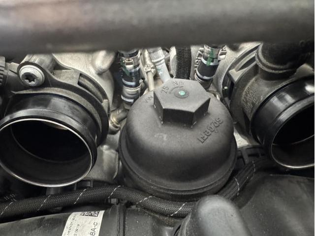 ポルシェ　カイエン　車検整備　エンジンオイル　オイルフィルター　エアコンフィルター　タイヤ４本　空気圧センサー　ブレーキフルード交換　株式会社ワイズ　岸和田輸入車整備　PORSCHE　大阪　堺市　和泉　高石　泉大津　貝塚　泉佐野　