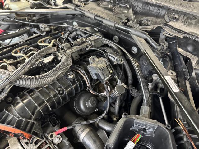 ＢＭＷ 3シリーズ 320d F30 エンジンオイル漏れ 修理 オイルエレメントハウジング交換 ガスケット交換 清掃 インマニ スロットルボディ 株式会社ワイズ 岸和田輸入車整備 ディーゼル 大阪 堺市 高石 和泉 泉大津 泉佐野 貝塚