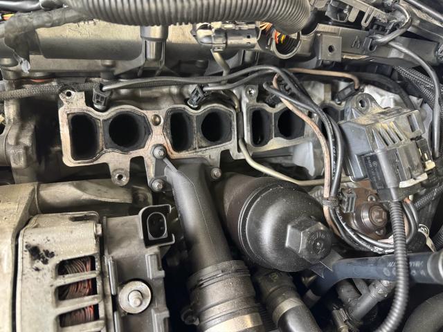 ＢＭＷ 3シリーズ 320d F30 エンジンオイル漏れ 修理 オイルエレメントハウジング交換 ガスケット交換 清掃 インマニ スロットルボディ 株式会社ワイズ 岸和田輸入車整備 ディーゼル 大阪 堺市 高石 和泉 泉大津 泉佐野 貝塚