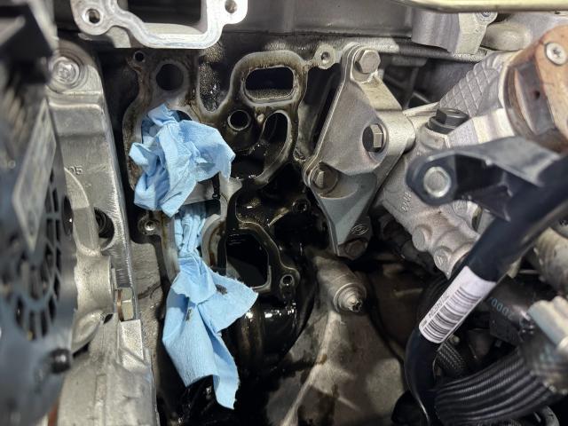 ＢＭＷ 3シリーズ 320d F30 エンジンオイル漏れ 修理 オイルエレメントハウジング交換 ガスケット交換 清掃 インマニ スロットルボディ 株式会社ワイズ 岸和田輸入車整備 ディーゼル 大阪 堺市 高石 和泉 泉大津 泉佐野 貝塚