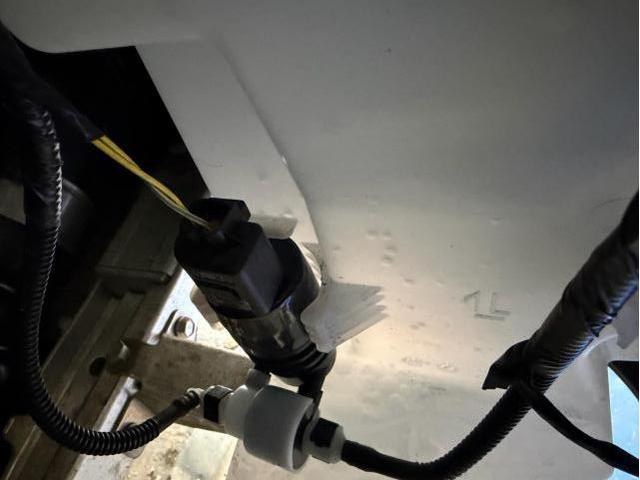 MINI　クーパーD　ウォッシャー液漏れ　診断　故障修理　ミニクーパー　ウォッシャーポンプ　グロメット交換　株式会社ワイズ　岸和田輸入車整備　ドイツ車　S　イギリス　クラブマン　BMW　大阪　堺市
　和泉　高石　貝塚　泉大津　泉佐野