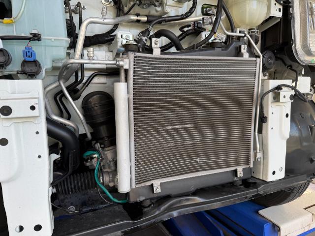 スズキ エブリイ 故障修理 事故修理 コンデンサー ラジエータ交換 冷却水漏れ エアコンガス漏れ DA17V 株式会社ワイズ 岸和田自動車整備工場 大阪 堺市 和泉 高石 泉大津 貝塚 泉佐野 熊取 泉南