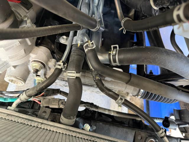 スズキ エブリイ 故障修理 事故修理 コンデンサー ラジエータ交換 冷却水漏れ エアコンガス漏れ DA17V 株式会社ワイズ 岸和田自動車整備工場 大阪 堺市 和泉 高石 泉大津 貝塚 泉佐野 熊取 泉南