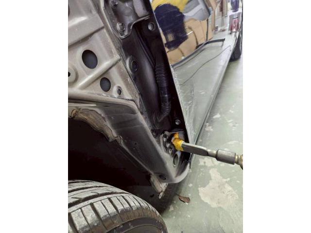 スバル　インプレッサ　鈑金塗装　左側面　ドア　フェンダー