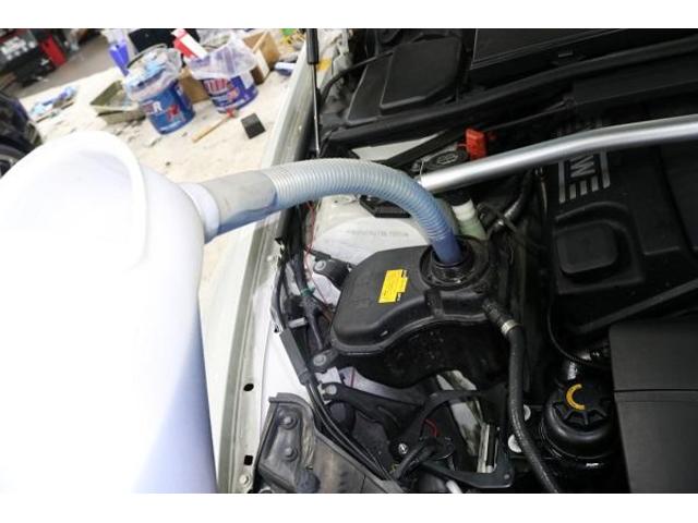 BMW E90 320i クーラント漏れ修理
