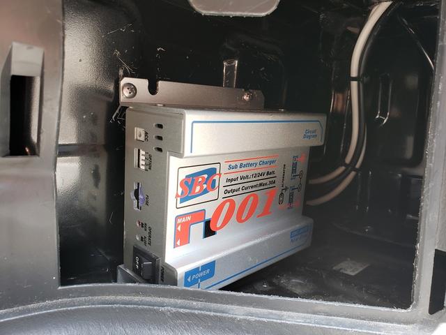 トリプルエス　京都　外車、輸入車修理　トヨタ　ハイエース　サブバッテリー取付　K様依頼