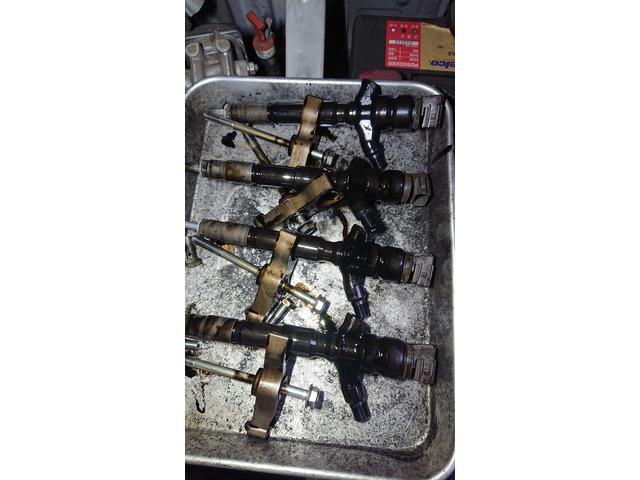 トリプルエス　京都　外車、輸入車修理　トヨタ　3型ハイエース　インジェクター脱着