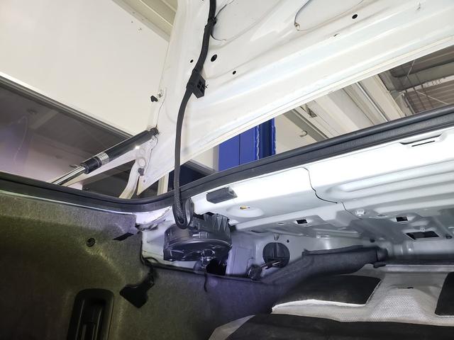 トリプルエス　京都　外車、輸入車修理　トヨタ　30系セルシオ　常時バックカメラ取付