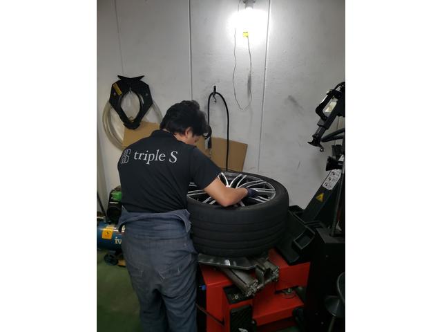 トリプルエス　京都　外車、輸入車修理　ポルシェ　マカン　タイヤ交換