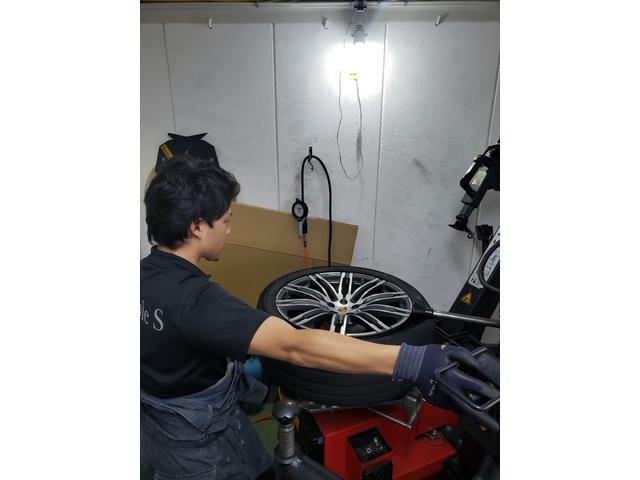 トリプルエス　京都　外車、輸入車修理　ポルシェ　マカン　タイヤ交換