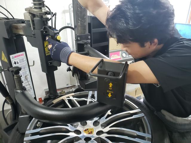 トリプルエス　京都　外車、輸入車修理　ポルシェ　マカン　タイヤ交換