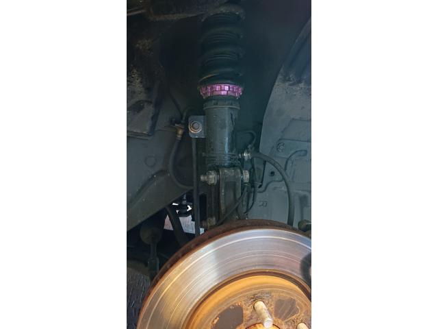 トリプルエス　京都　外車、輸入車修理　C25　日産　後期型セレナ ブレーキパッド鳴き面取り車高調 調整