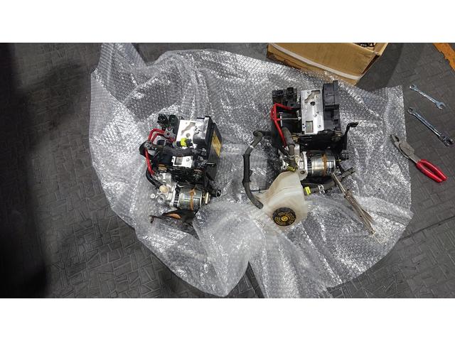 トリプルエス　京都　外車、輸入車修理　レクサス　LS460　ブレーキアクチュエーター交換