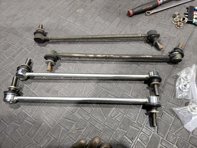 トリプルエス　京都　外車、輸入車修理　トヨタ　20ヴェルファイア　スタビライザーリンク、ブレーキパッド交換