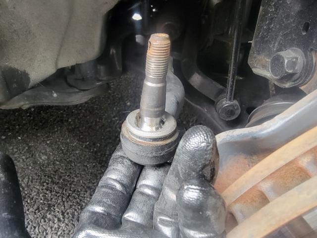 トリプルエス　京都　外車　輸入車整備　京都府　O様　トヨタ　ヴォクシー　DBA-AZR65G　タイロッドエンドダストブーツ　交換