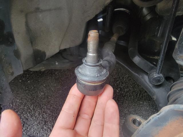 トリプルエス　京都　外車　輸入車整備　京都府　O様　トヨタ　ヴォクシー　DBA-AZR65G　タイロッドエンドダストブーツ　交換