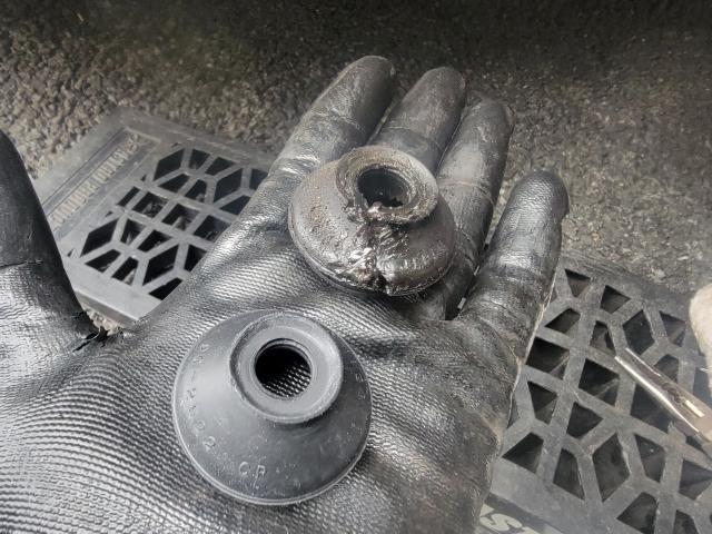 トリプルエス　京都　外車　輸入車整備　京都府　O様　トヨタ　ヴォクシー　DBA-AZR65G　タイロッドエンドダストブーツ　交換