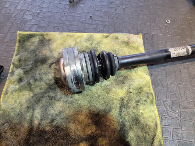 トリプルエス　京都　外車　輸入車整備　大阪府　Y様　マセラティ　グラントゥーリズモ　ドライブシャフトブーツ交換　オイル交換　サスペンション・足回りパーツ取付