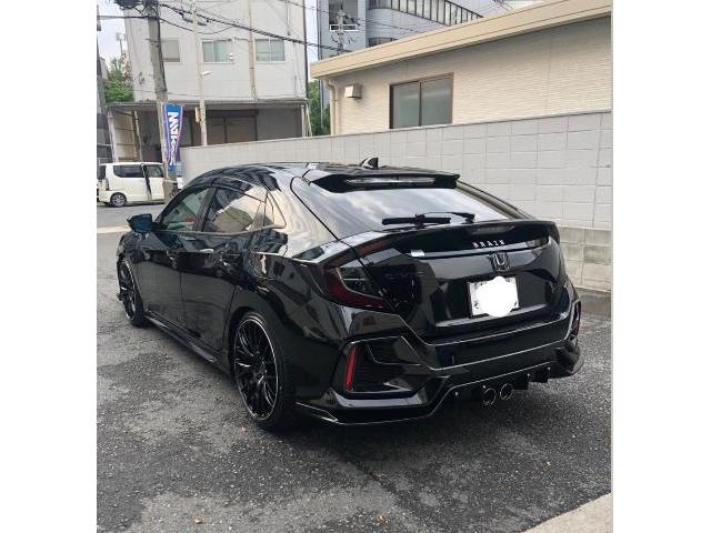 大阪府 東大阪市より Fk7 シビックハッチバックスモークテールレンズ塗装 無限バイザー カーボンピラーシール ホンダ純正オプションシートカバー取り付けいたしました グーネットピット