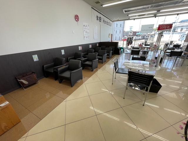ホンダカーズ北大阪 枚方池之宮店(6枚目)