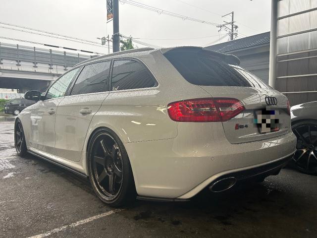 アウディ　ＲＳ４アバント　車高調交換